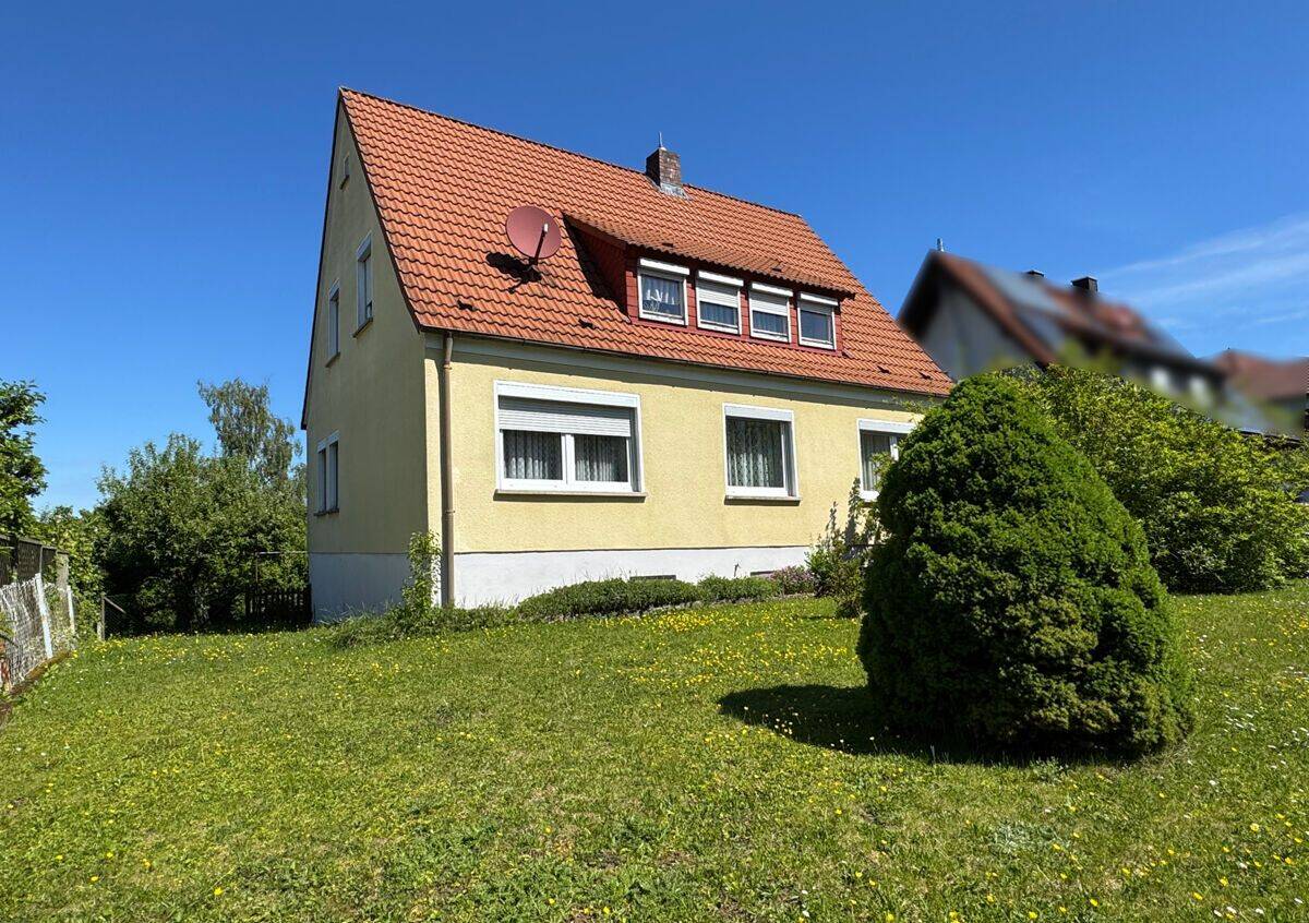 Renovierungsbedürftiges Zweifamilienhaus mit viel Potenzial in Ebern, 96106 Ebern
