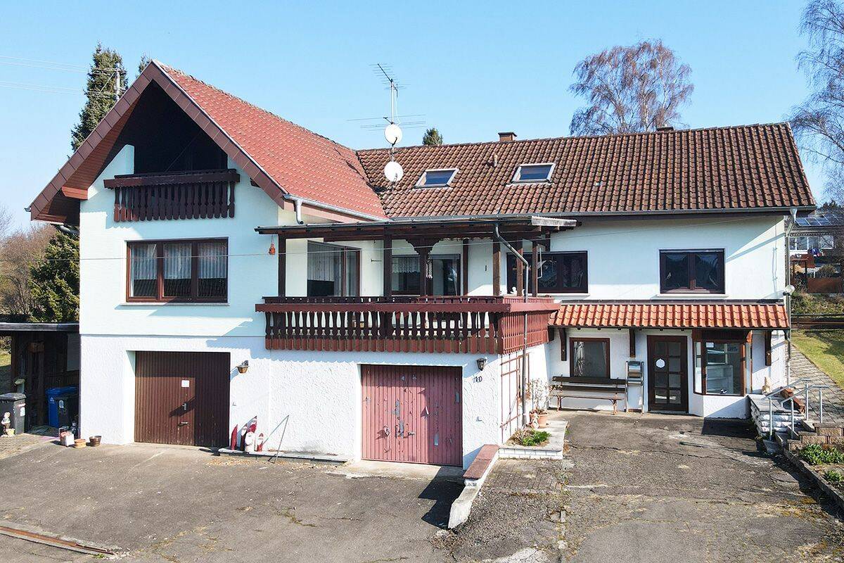 Großes Wohnhaus zum Wohlfühlen mit Garagen und kleinem Gewerbebereich, 72501 Gammertingen