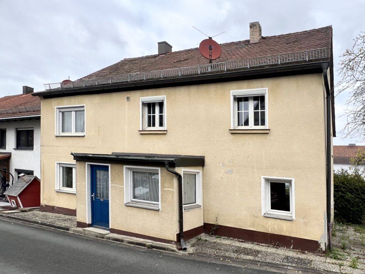 Zweifamilienhaus in Eckental/Forth – vielseitig nutzbar, 90542 Eckental