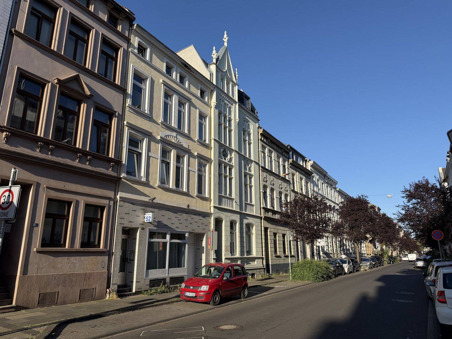 leerstehendes MFH mit 5 Einheiten, Rendite bei Vollvermietung rund 6,5 %, Garten, Keller, Top Lage, 53111 Bonn (Nordstadt Zentrum Südstadt)