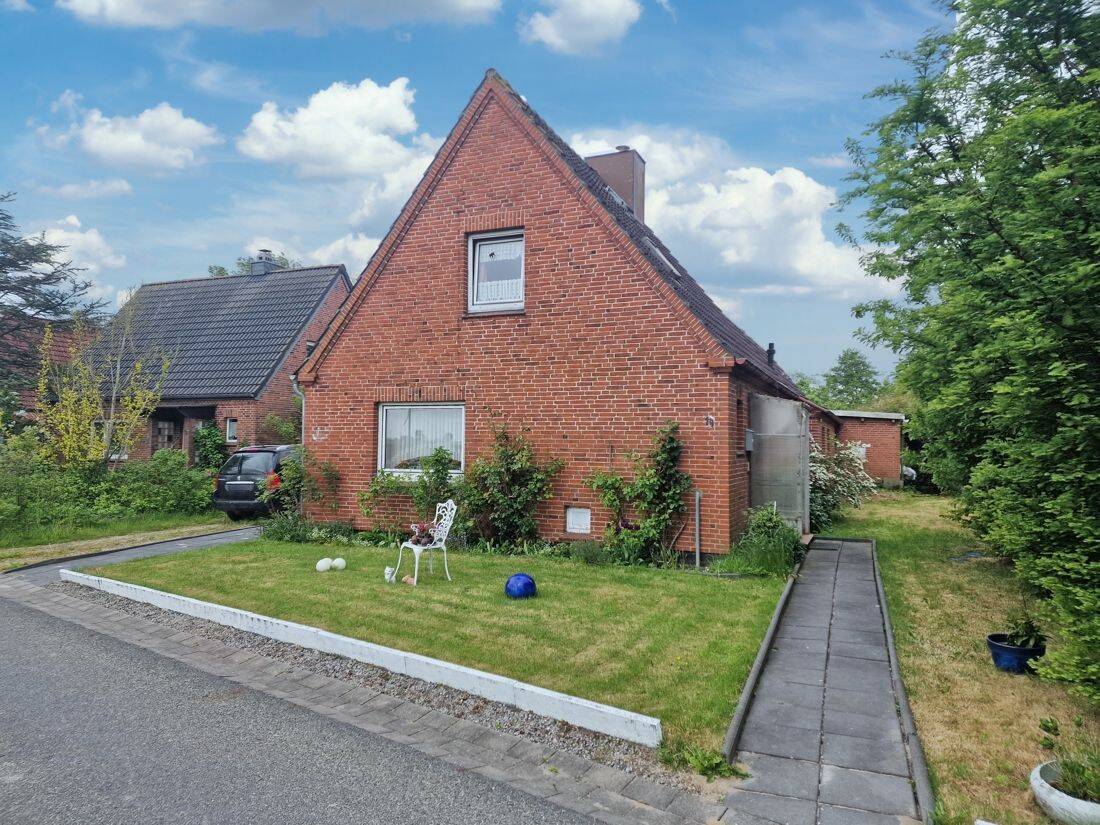 Einfamilienhaus in ländlicher Lage mit großem Grundstück – vermietet, 25764 Schülp