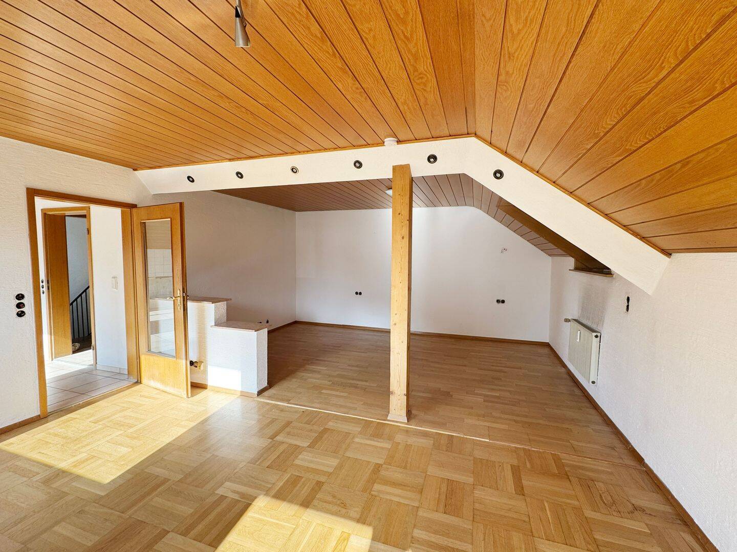 Erstbezug nach Renovierung: Großzügige 4-Zimmer-Wohnung mit Westbalkon & Dachboden, 89079 Ulm