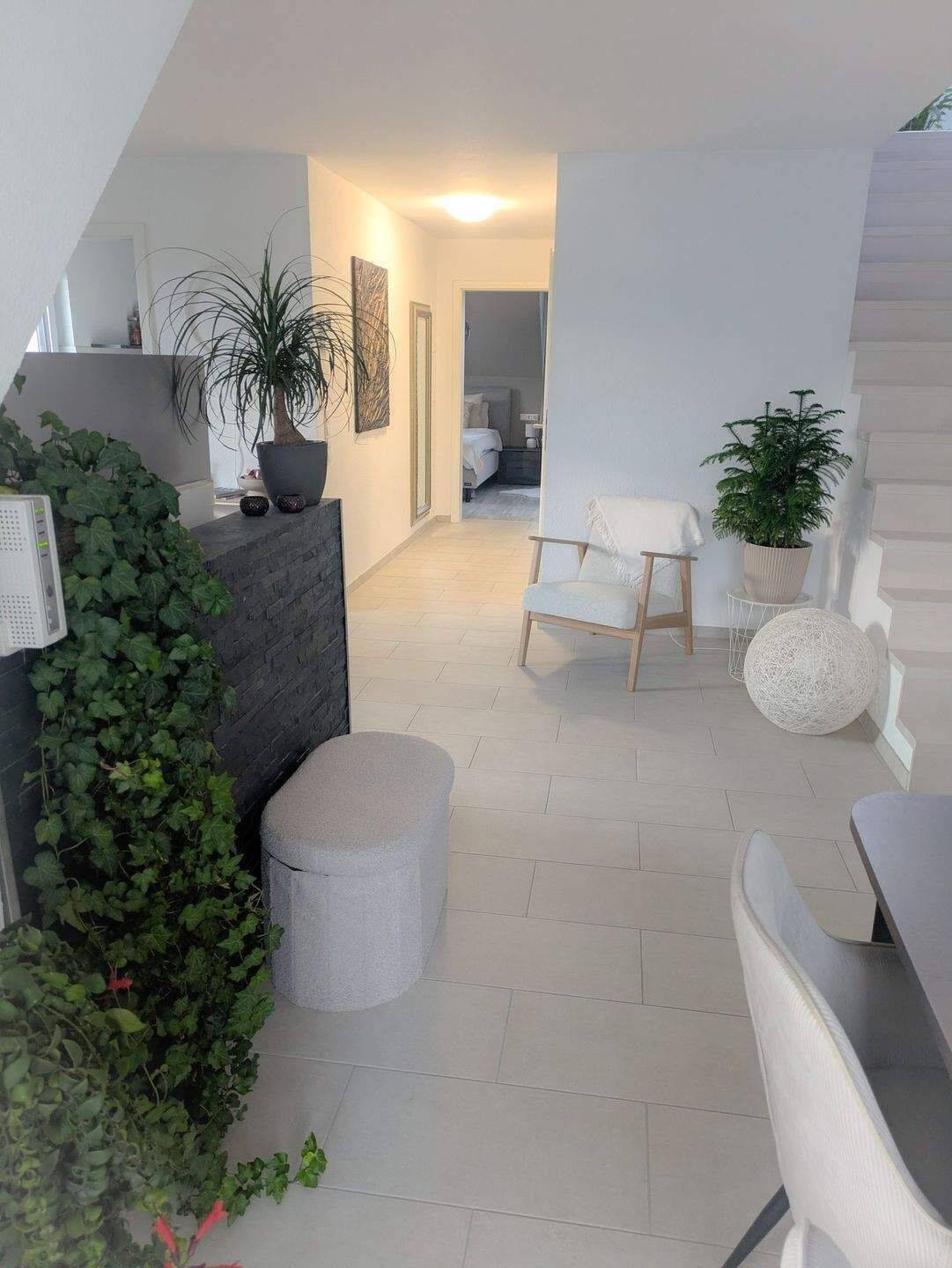 Moderne 3,5 Zimmer Maisonette-Wohnung mit Stellplatz und Carport, 71154 Nufringen