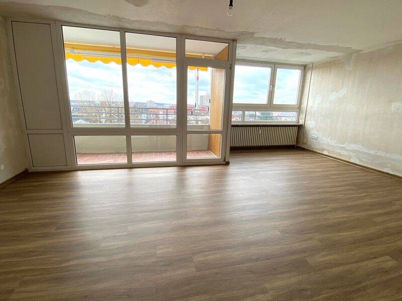 Zentrale 4-Zimmerwohnung mit Balkon, 63069 Offenbach am Main (Lauterborn Offenbach am Main Rosenhöhe)