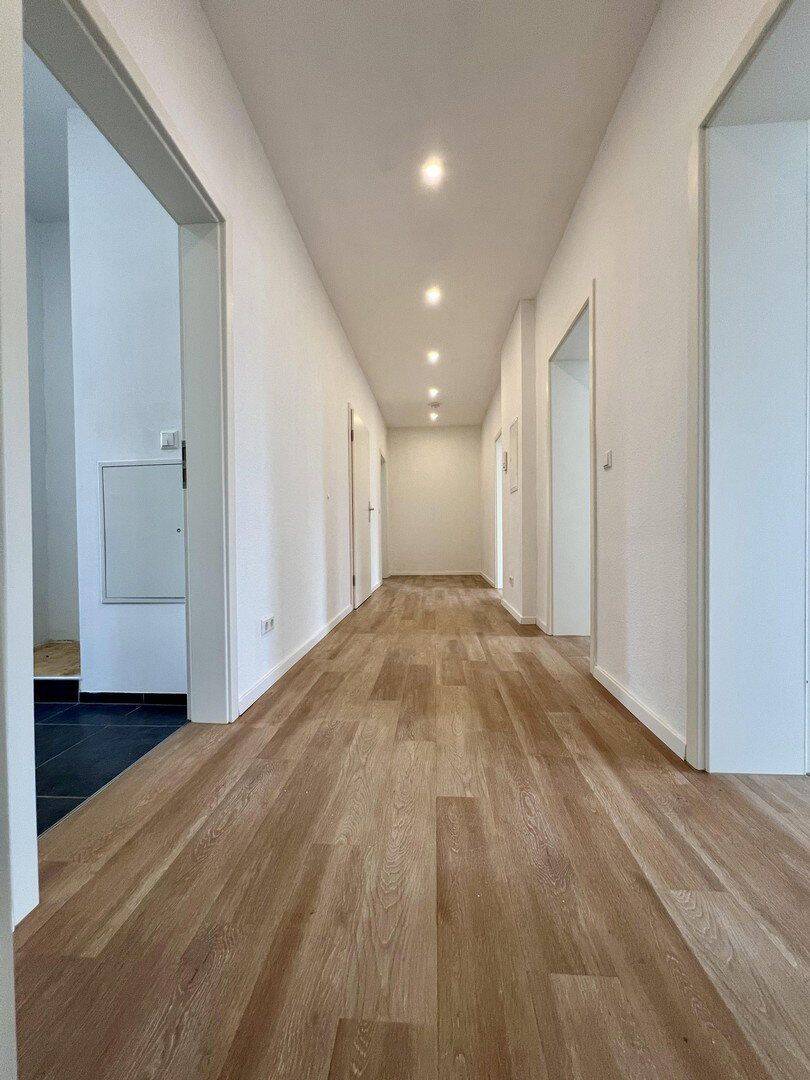 Schicke 4R-Wohnung | EBK | großes WoZi | Balkon | 2 Bäder, 4288 Leipzig (Holzhausen Liebertwolkwitz)