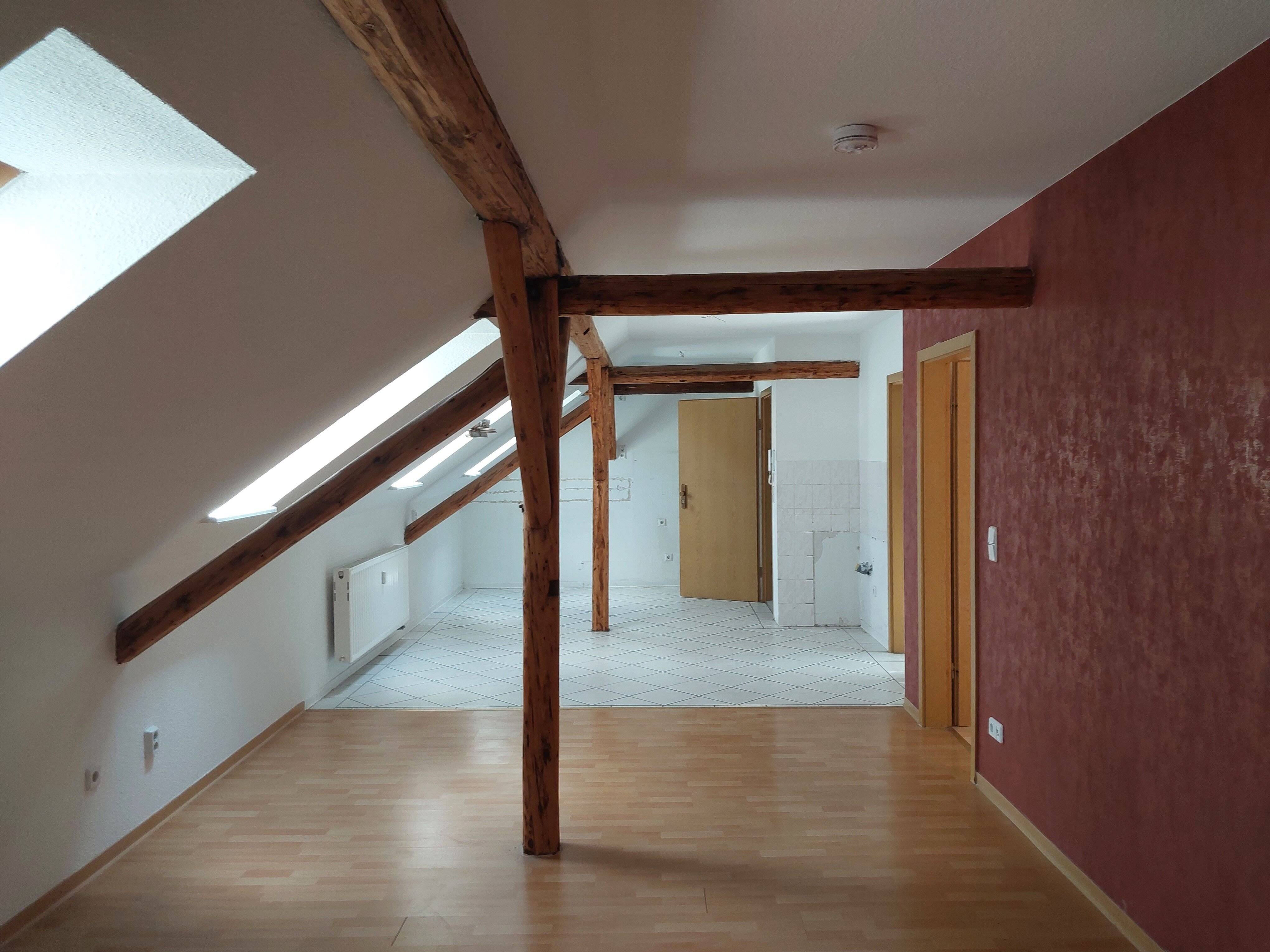 Nordstraße 6/8 – Dachwohnung mit wohnraumgestaltenden Balken, 6667 Weißenfels