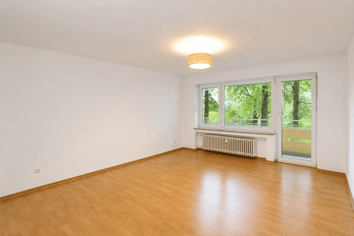 Freie & gepflegte 2-Zimmer-Wohnung im Hochparterre mit Balkon! Erbbaurecht bis 2067!, 81735 München (Berg am Laim Ramersdorf-Perlach Trudering-Riem)