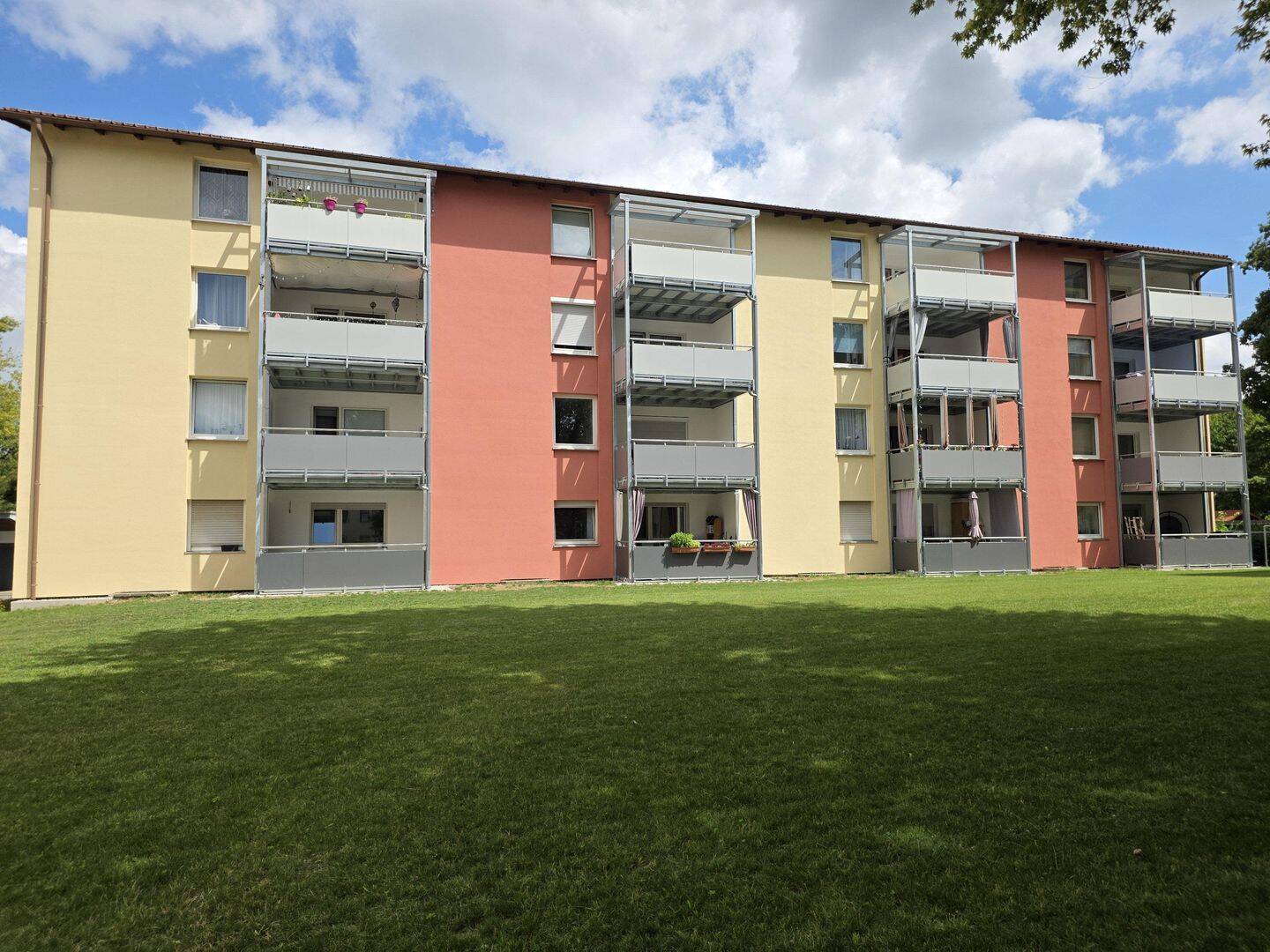 Helle 3 Zimmerwohnung mit Loggia im Herzen Erdings, 85435 Erding