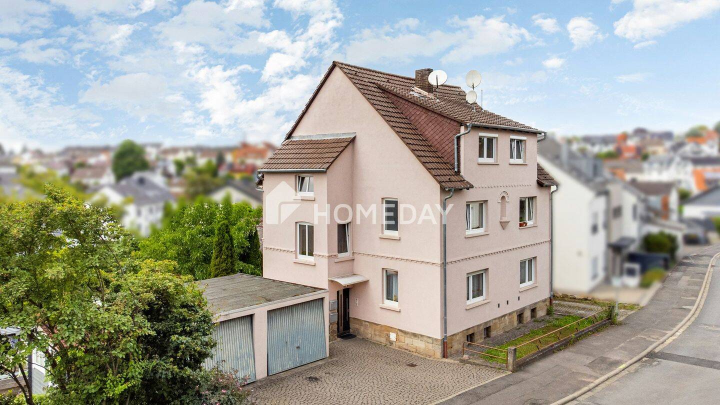 Gepflegtes 3-Familienhaus mit 245 m² Wohnfläche, Scheune, Garagen und Garten in Petersberg, 36100 Petersberg