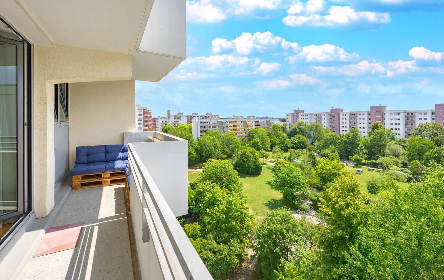 Panorama Tower Germering | Sanierte 2-Zimmer-Wohnung mit Balkon & Tiefgarage (7.OG), 82110 Germering