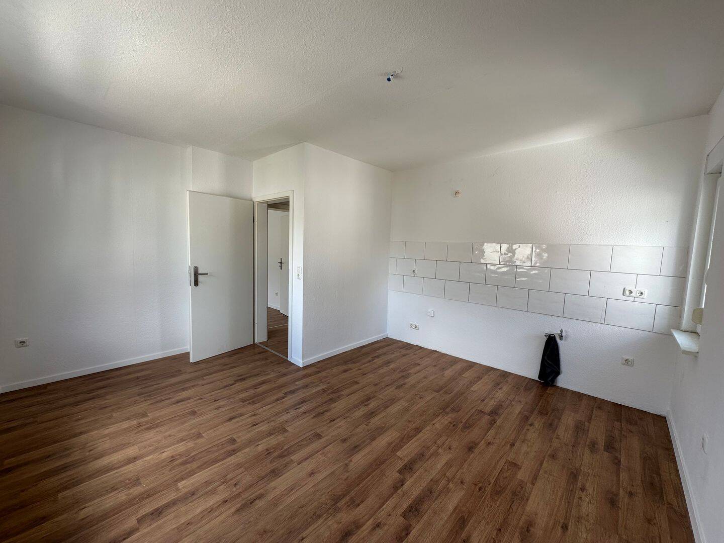 Letmathe! Gemütliche DG, ca. 60 qm mit Balkon, freut sich auf Sie!, 58642 Iserlohn
