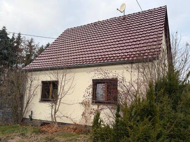 Sanierungsbedürftiges Einfamilienhaus in ruhiger Lage mit großzügigem Grundstück in Plauen, 8527 Plauen