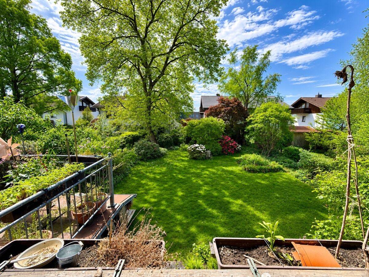 1 – 2 Familienhaus am Schloßberg mit großem Grundstück & viel Potenzial, 83071 Stephanskirchen