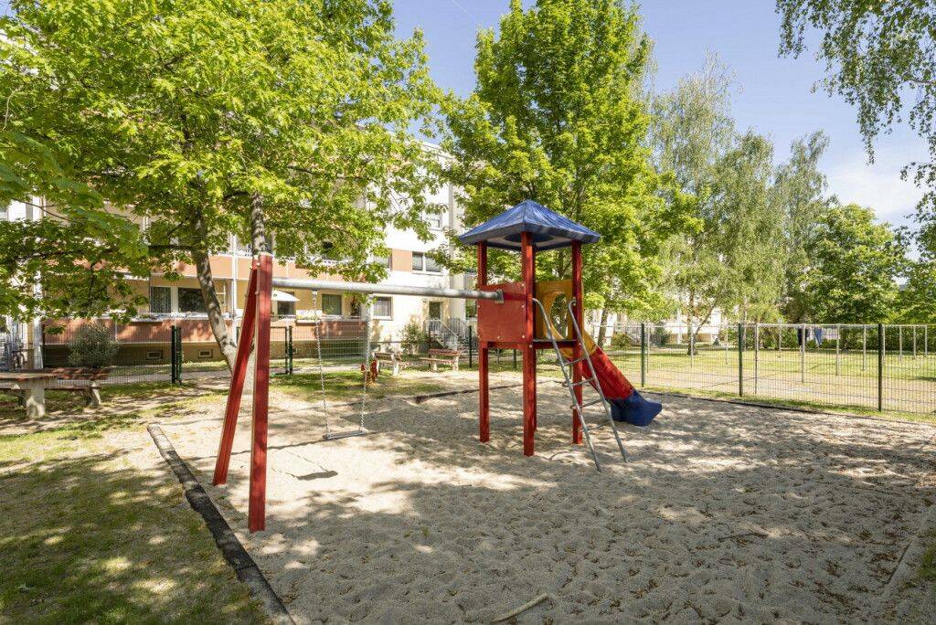 Perfekt die junge Familie: Fünfraumwohnung mit Spielplatz und ruhigem Umfeld, 4205 Leipzig (Grünau-Mitte Grünau-Nord Grünau-Siedlung Miltitz Schönau)