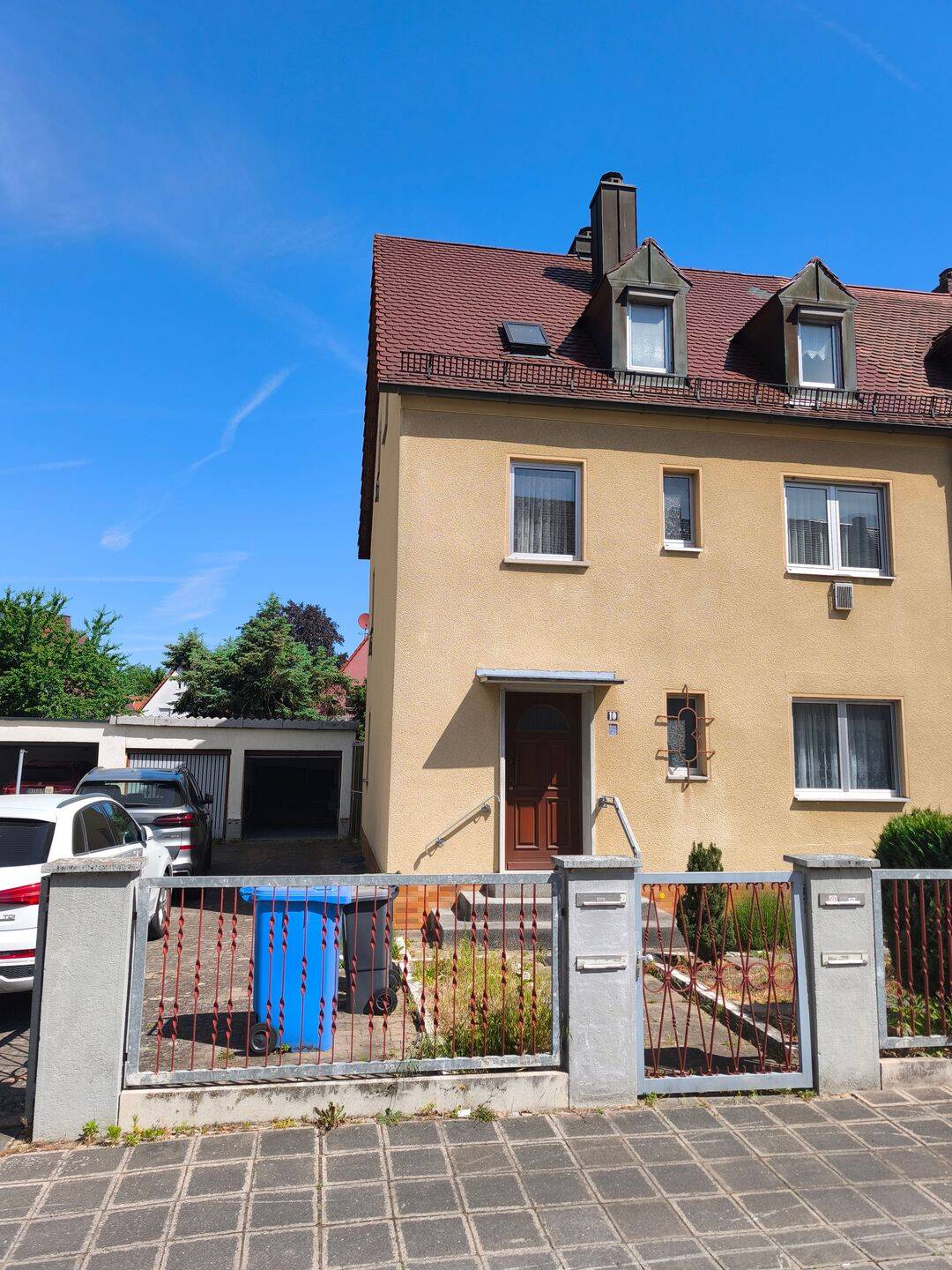 Wohnen mit Charakter: Endreihen-Zweifamilienhaus in Nürnberg, 90431 Nürnberg
