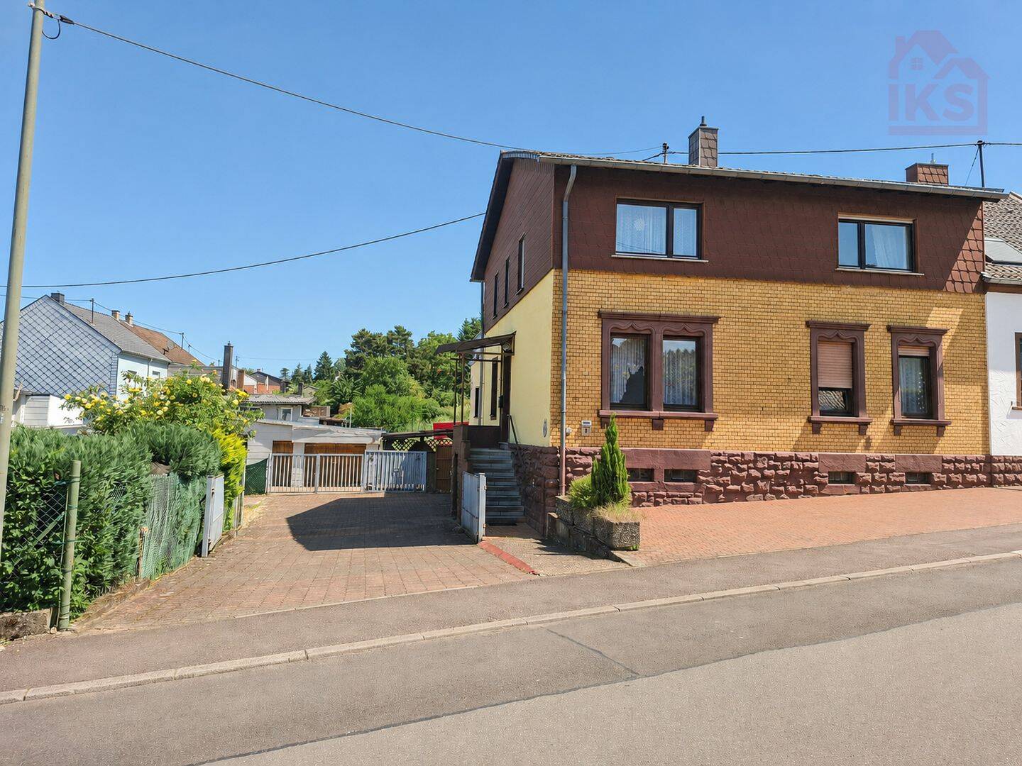 Ein – Zweifamilienhaus in Ludweiler mit Garten und Garage, 66333 Völklingen