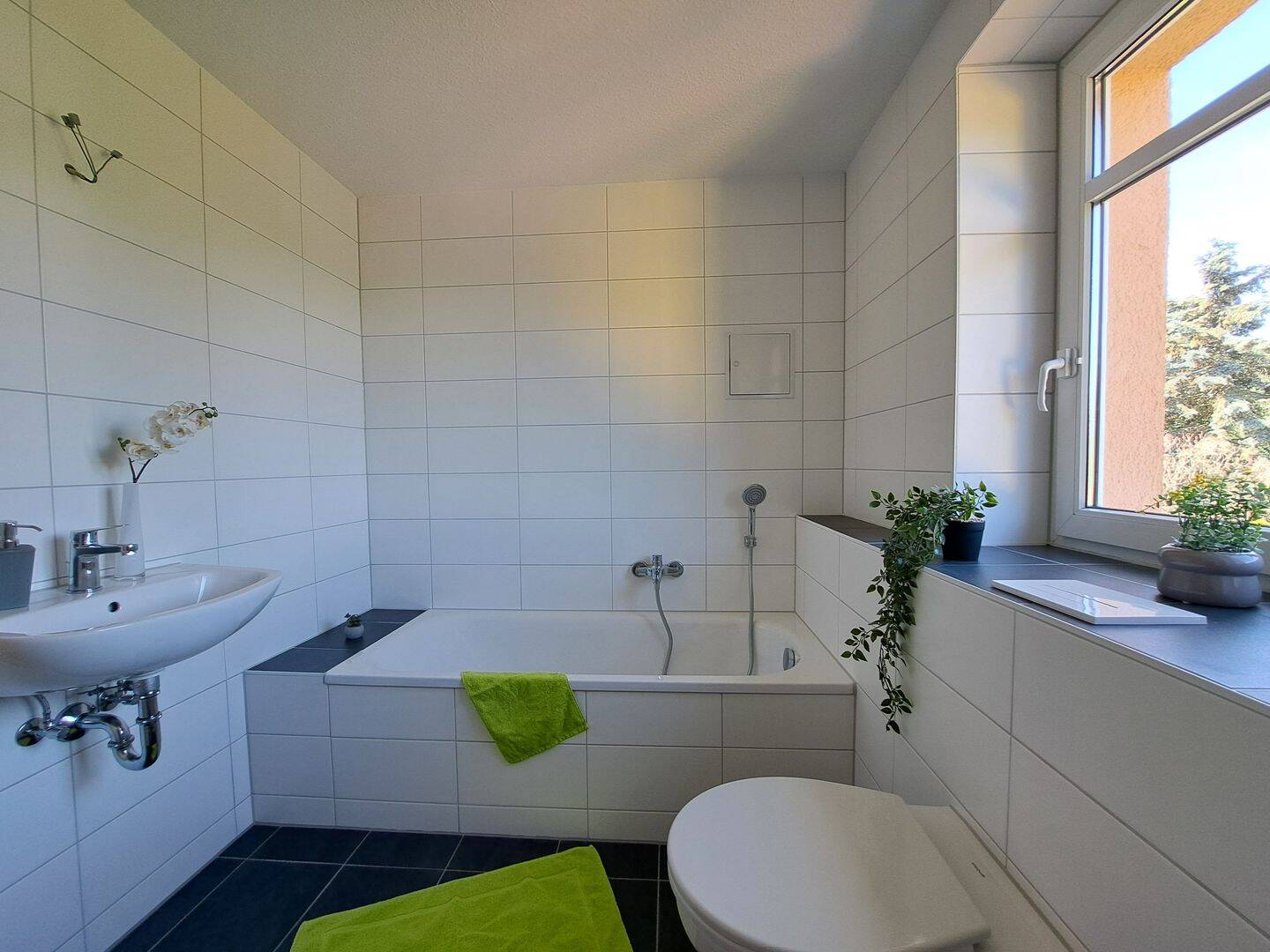 Aufgepasst – neu sanierte, niedliche 3-Zimmer-Dachgeschosswohnung im oberen Ortsteil von Jahnsdorf – verfügbar, 9387 Jahnsdorf/Erzgeb.