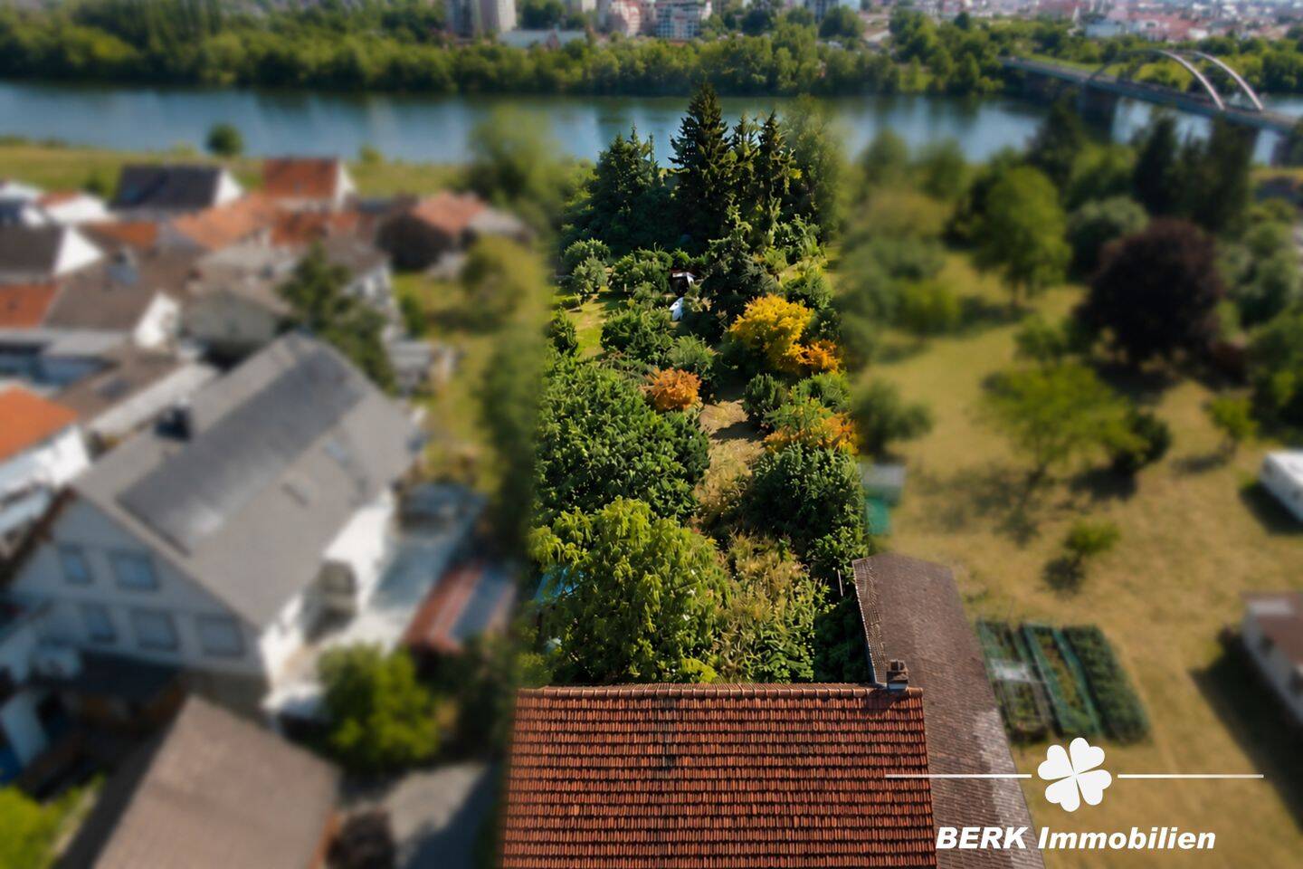 BERK Immobilien – Großzügiges Entwicklungsgrundstück in begehrter Wohnlage direkt am Main, 63811 Stockstadt a. Main