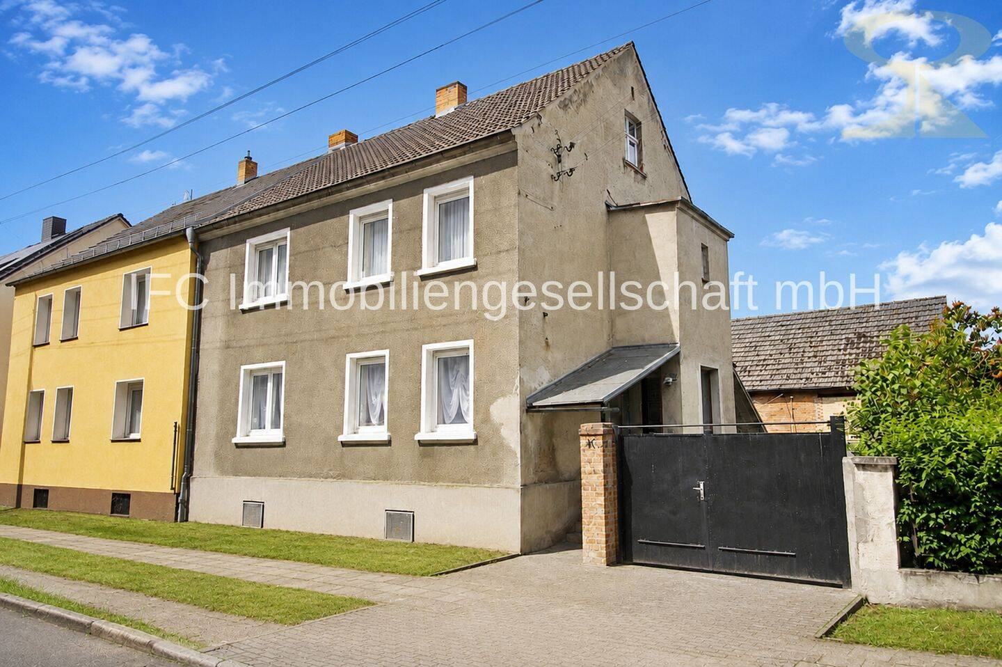 Großzügige Doppelhaushälfte in Meinsdorf | weitläufiges Grundstück, Innenhof, Nebengebäude, 6862 Dessau-Roßlau