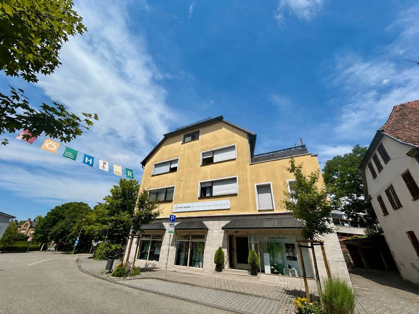 Wohn- und Geschäftshaus mit Gewerbefläche und Wohnungen in zentraler Lage in Öhringen, 74613 Öhringen