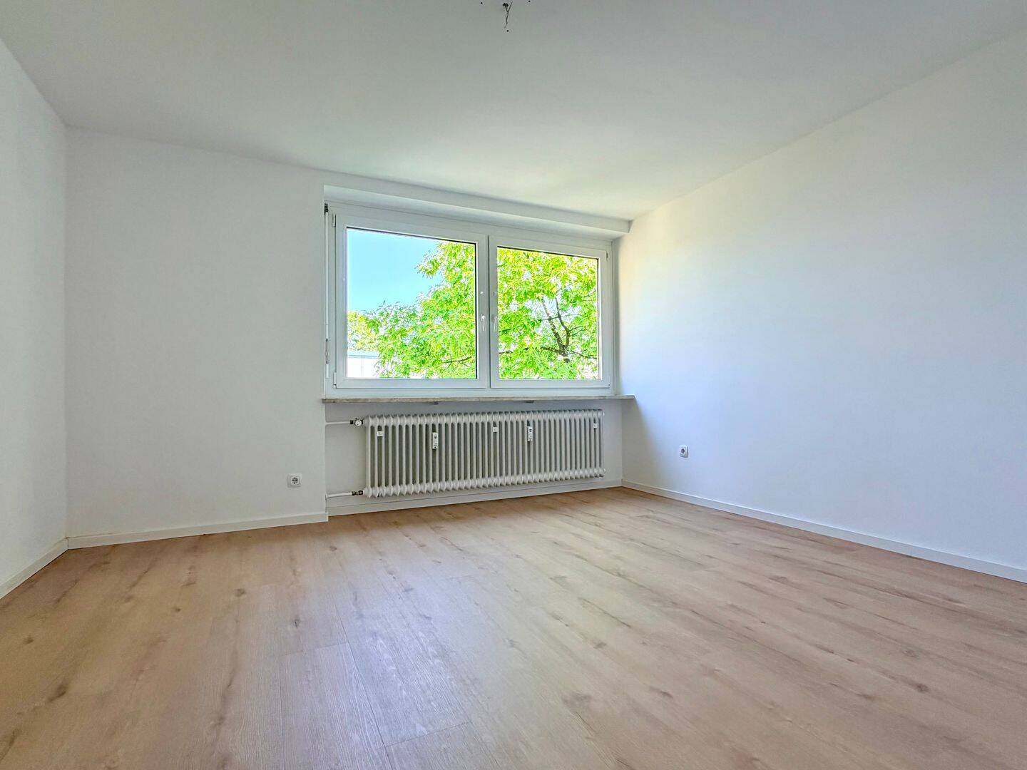 Modernisierte 2-Zimmer-Dachgeschosswohnung in München-Obersendling, 81379 München (Sendling Sendling-Westpark Thalk. Obersendl.-Forsten-Fürstenr.-Solln)