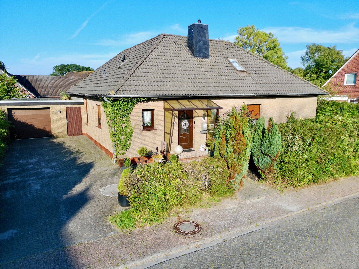 Großzügig ausgebauter Bungalow mit Sauna & Garage in Dornum-Nesse, 26553 Dornum