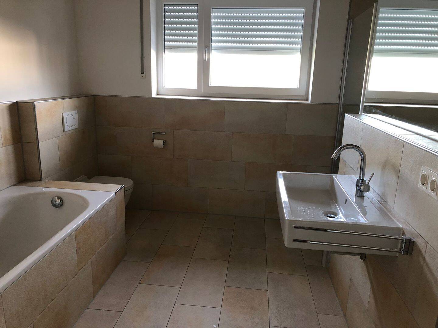 Reiheneckhaus in erster Baureihe zur Donau, 93049 Regensburg (Großprüfening-Dechbetten-Königswiesen Innenstadt Westenviertel)