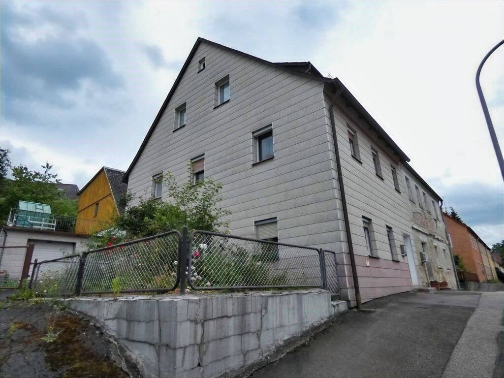 Ehemaliges Zollhaus entwickelte sich zum Einfamilienhaus, 92685 Floß