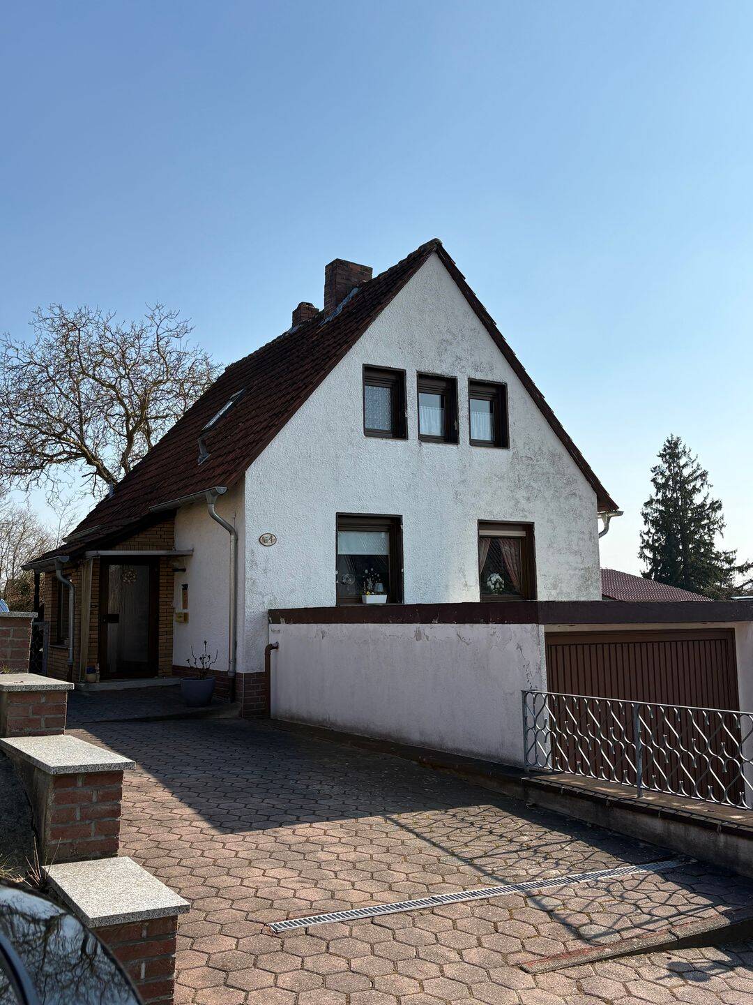 Vollunterkellertes Einfamilienhaus mit Garage in prima Wohnlage, 38350 Helmstedt