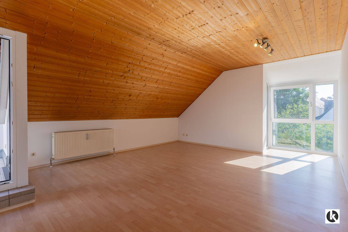 Lichtdurchflutete Dachgeschosswohnung in guter Lage nahe der Innenstadt, 85051 Ingolstadt