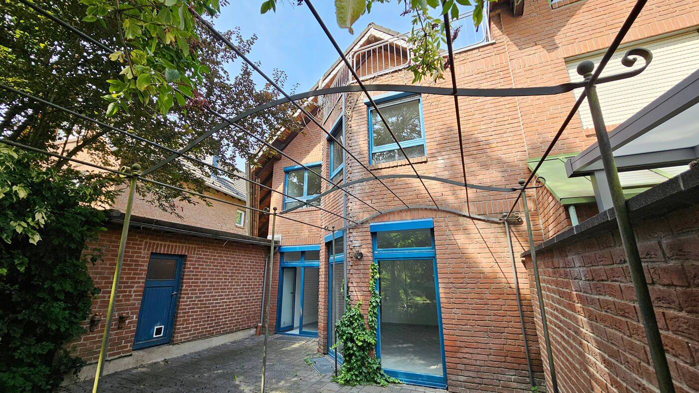 Verträumte Doppelhaushälfte mit Garage u. Wintergarten in ruhiger Lage von Odenthal-Erberich., 51519 Odenthal