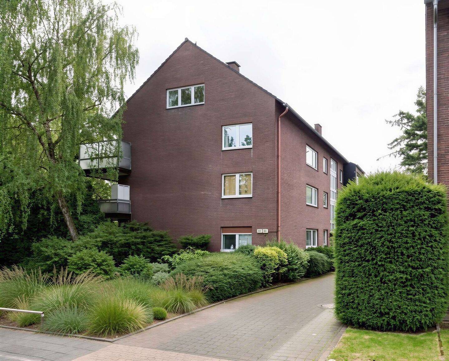Lichtdurchflutete Dachgeschosswohnung in grüner ruhiger Lage, 47807 Krefeld (Dießem/Lehmheide Fischeln)