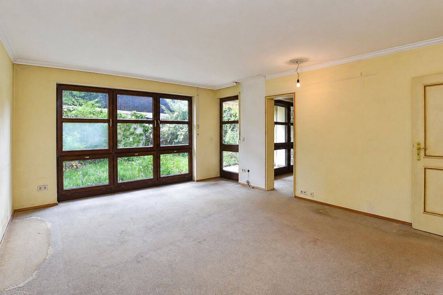 AIGNER – Großzügige Erdgeschosswohnung mit umlaufendem Privatgarten und direktem Hobbyraumzugang, 81247 München (Allach-Untermenzing Pasing-Obermenzing)