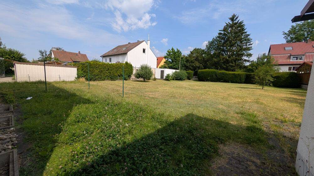 Frisch renovierte 2-Zimmer-Wohnung im Obergeschoss mit Balkon und Garage – vorauss. frei ab 15.8.!, 95448 Bayreuth