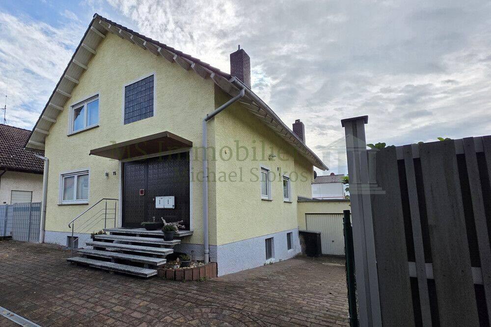 ***Gepflegtes Zweifamilienhaus mit Garten, Garage und zusätzlichem Ausbaupotenzial in La-Hofheim***, 68623 Lampertheim