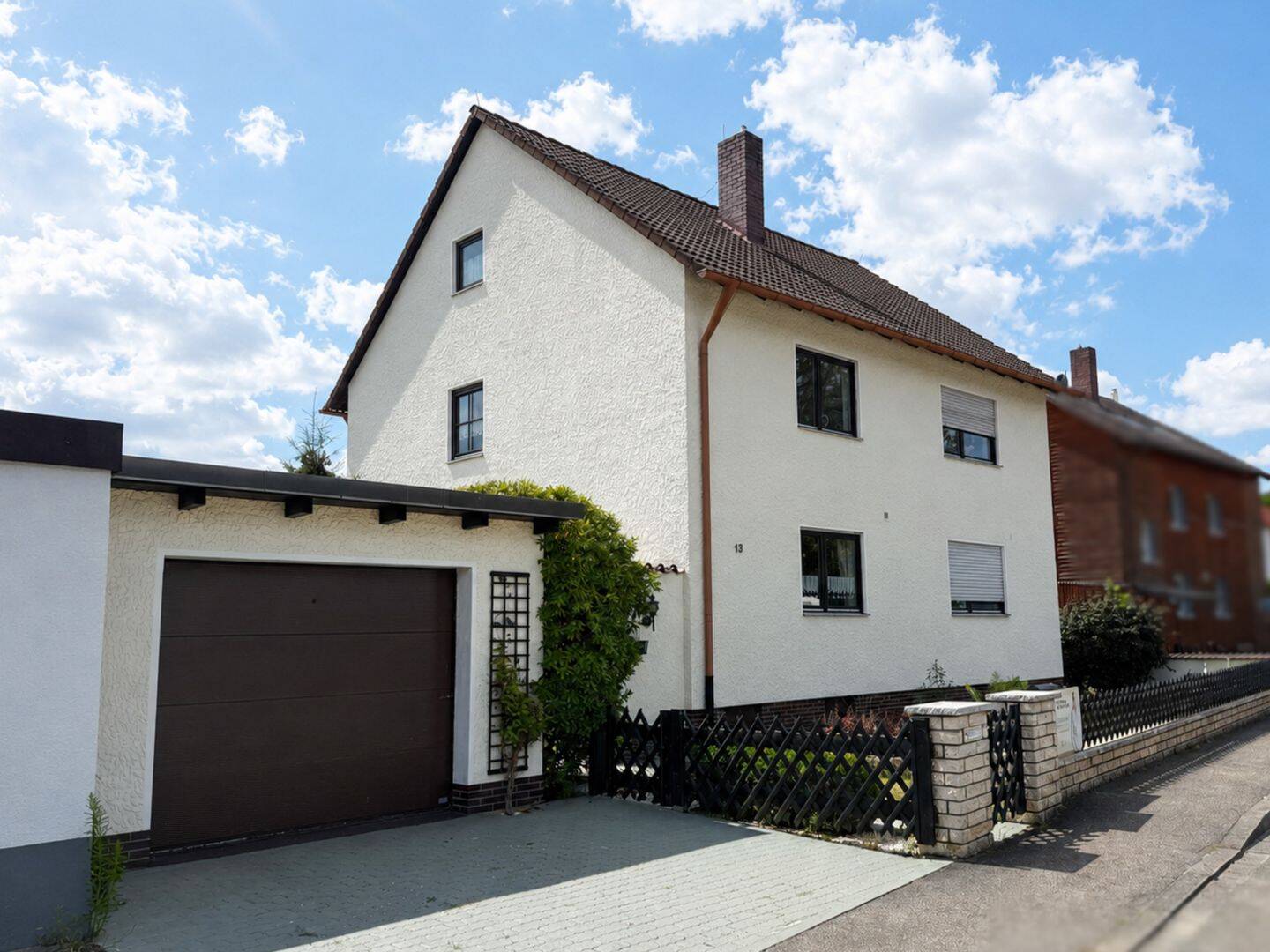 IHR NEUES ZUHAUSE – GEPFLEGTES EINFAMILIENHAUS MIT 6 ZIMMERN, RUNDUMGARTEN UND GARAGE, 91154 Roth