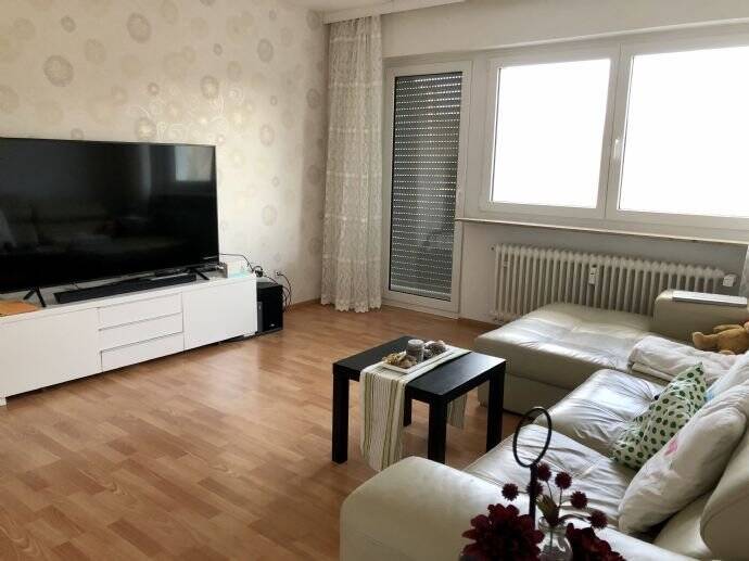 Modernisierte 3-Raum-Wohnung mit Balkon und Einbauküche in Singen Nord, 78224 Singen (Hohentwiel)