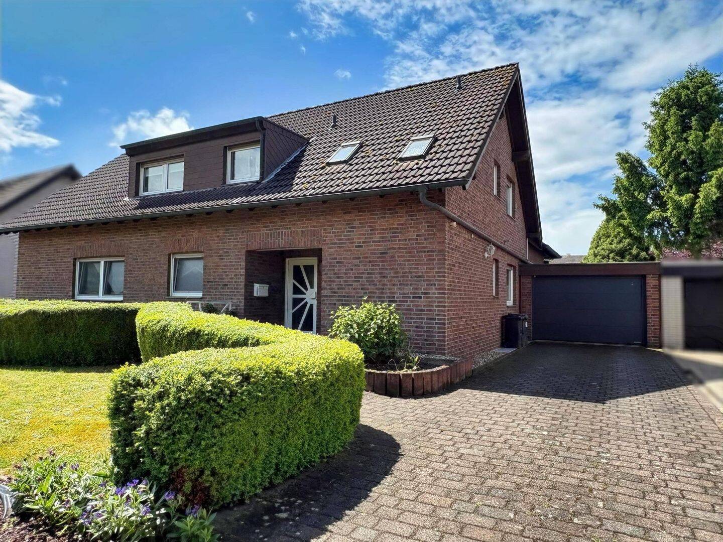 Großzügiges Zweifamilienhaus mit tollem Garten und PV Anlage in ruhiger Lage!, 47495 Rheinberg