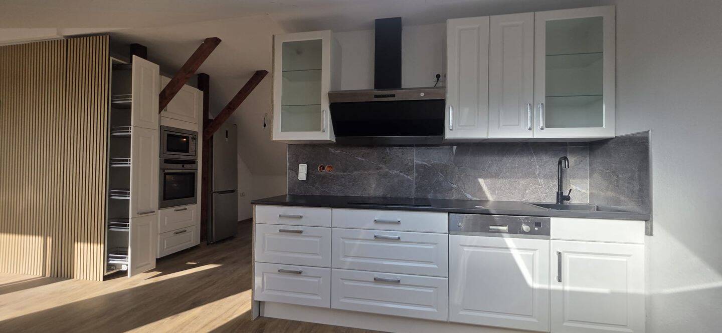 Dachgeschoss Wohnung mit Balkon, 52146 Würselen