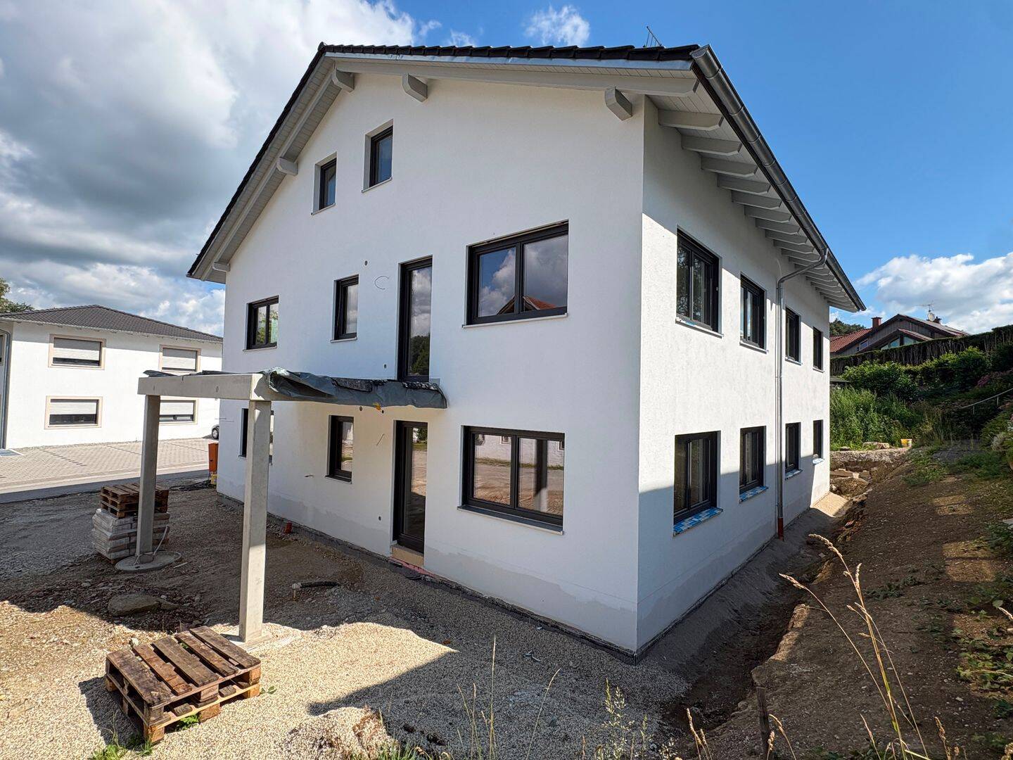 Moderne 3-Zimmerwohnung mit Terrasse und Garten in Reischach, 84571 Reischach