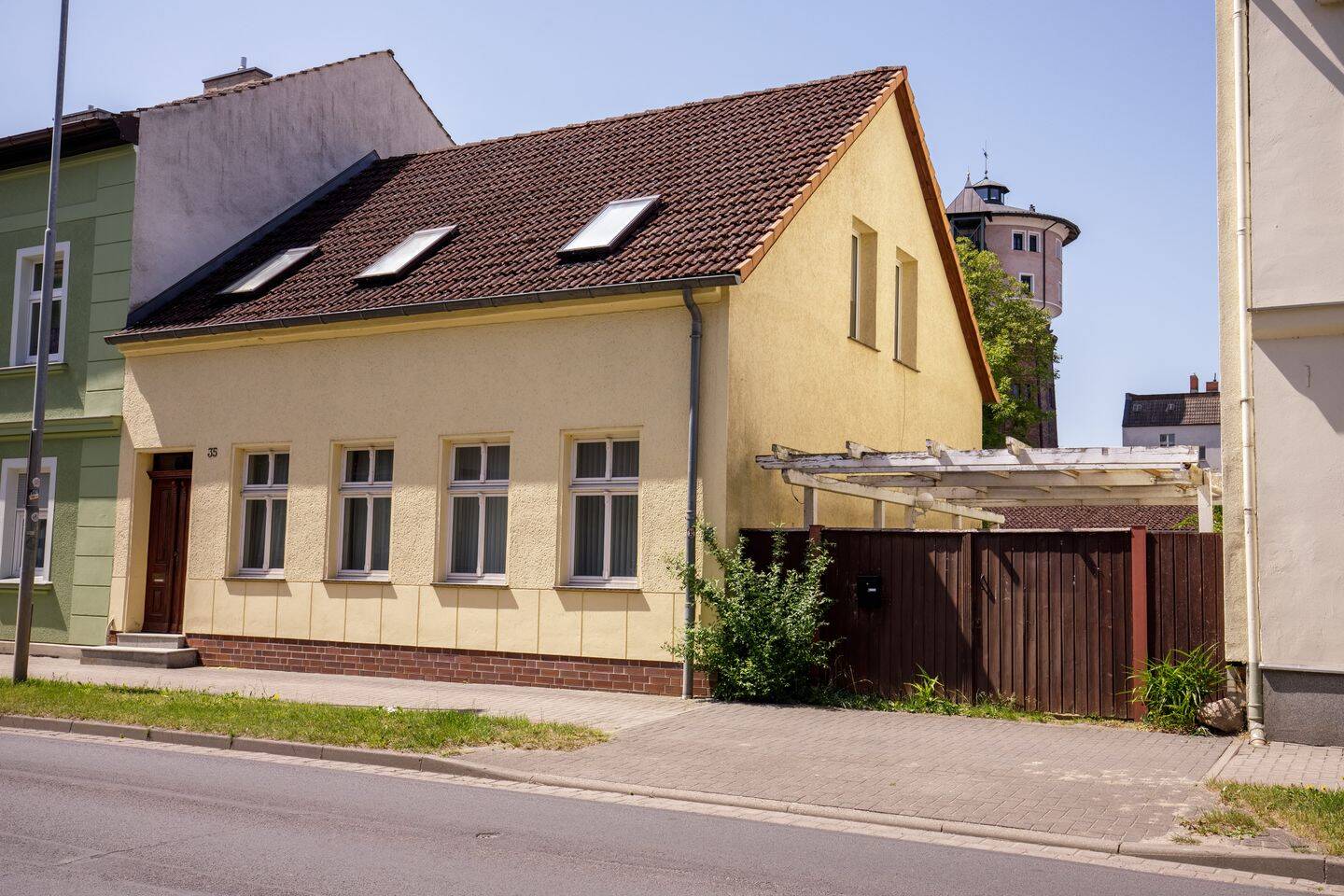 Objektbesch Charmantes Einfamilienhaus mit Nebengelass in zentraler Lage; Immobilie Uckermark, 16278 Angermünde