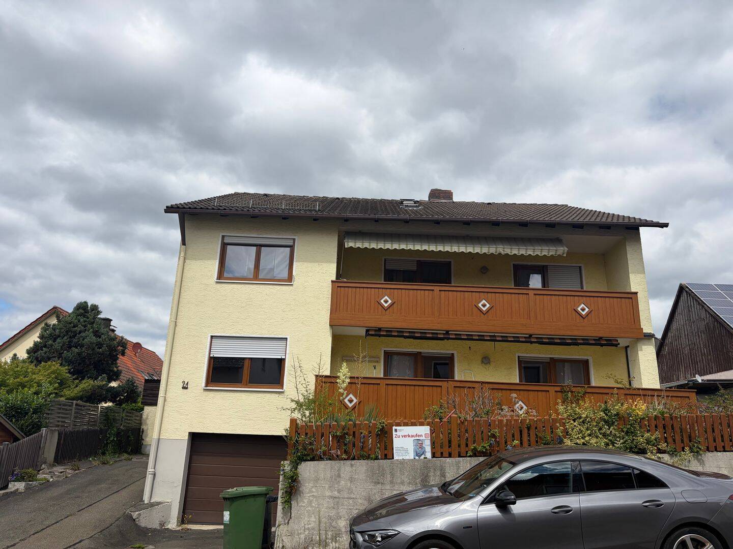 Großzügiges bauf. Zweifamilienhaus mit viel Potenzial in Oberviechtach für Handwerker und Investoren, 92526 Oberviechtach
