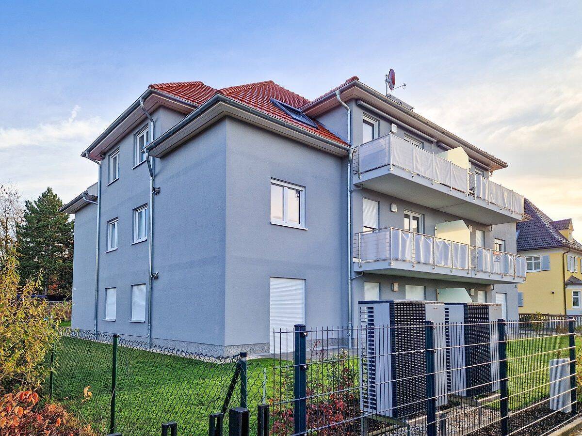 *Neubau*5 Raum WE im 2. OG* Balkon*Stellplatz*Bad+Gäste WC* Keller*Wärmepumpe* Fußbodenheizung, 1640 Coswig