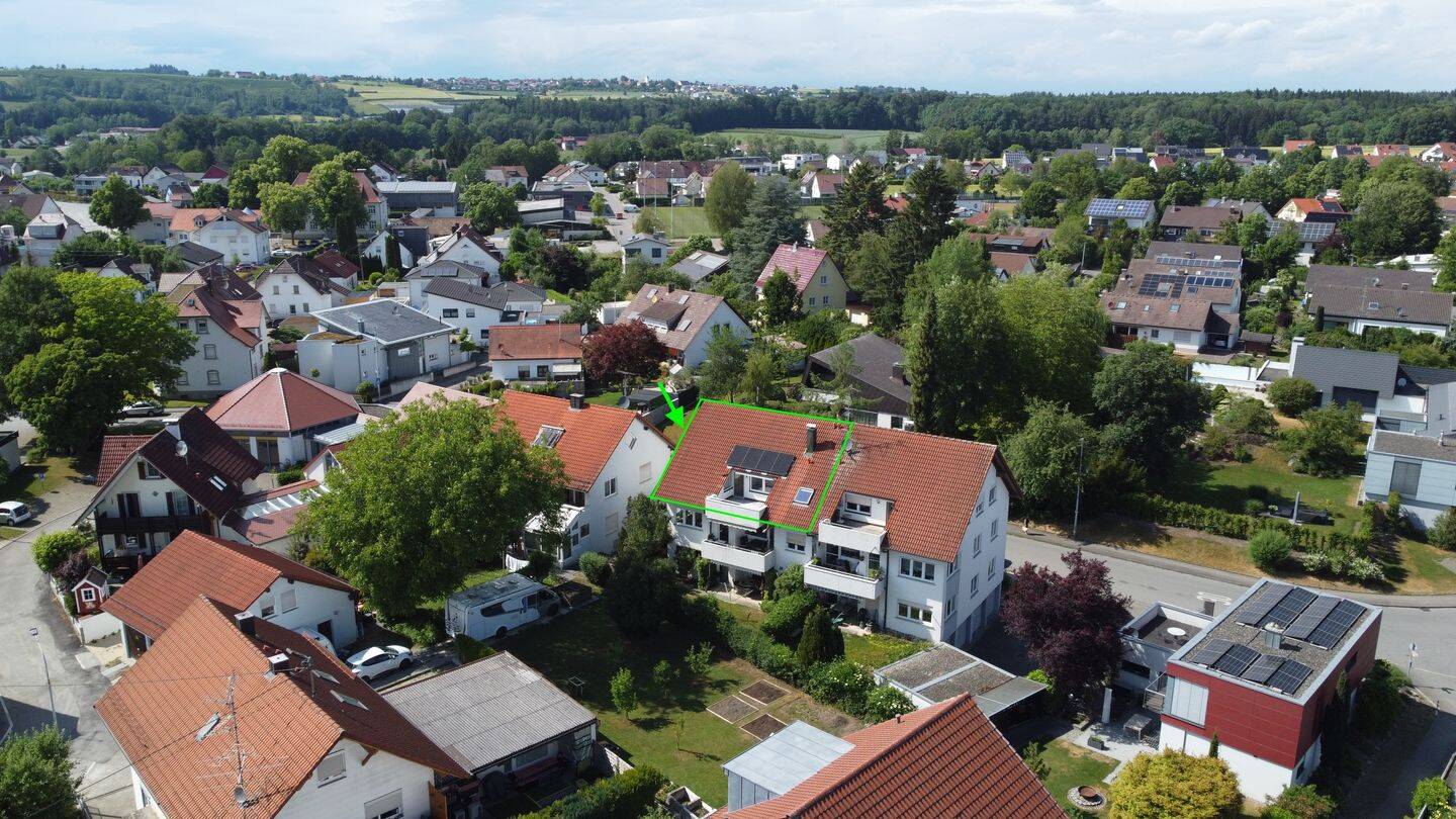 Bezugsfreie 3,5-Zimmer-Dachgeschosswohnung mit Garage, PV und Schwedenofen, 88284 Wolpertswende