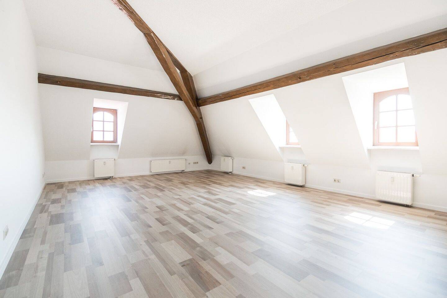 Frisch sanierte 3-Raum-Dachgeschosswohnung in Löbau, 2708 Löbau