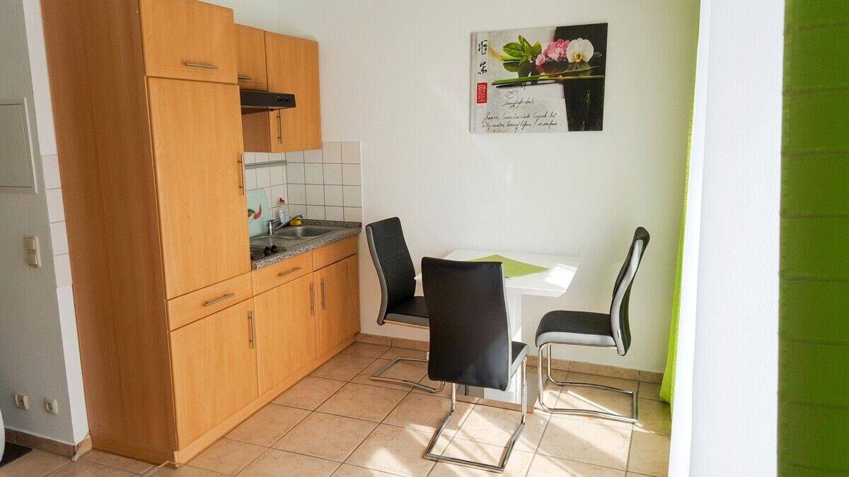 Charmantes 1-Zimmer-Apartment mit Dachterrasse, Aufzug und Stellplatz in Rommelshausen, 71394 Kernen im Remstal
