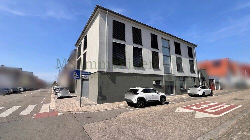 *** Exklusiv saniertes Einfamilienhaus mit Einliegerwohnung, Aufzug und großzügigem Raumkonzept ***, 68623 Lampertheim