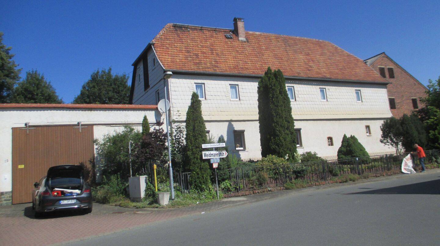 Zweifamilienhaus mit Nebengelass und großer Scheune in Reutnitz zu verkaufen, 7987 Mohlsdorf-Teichwolframsdorf