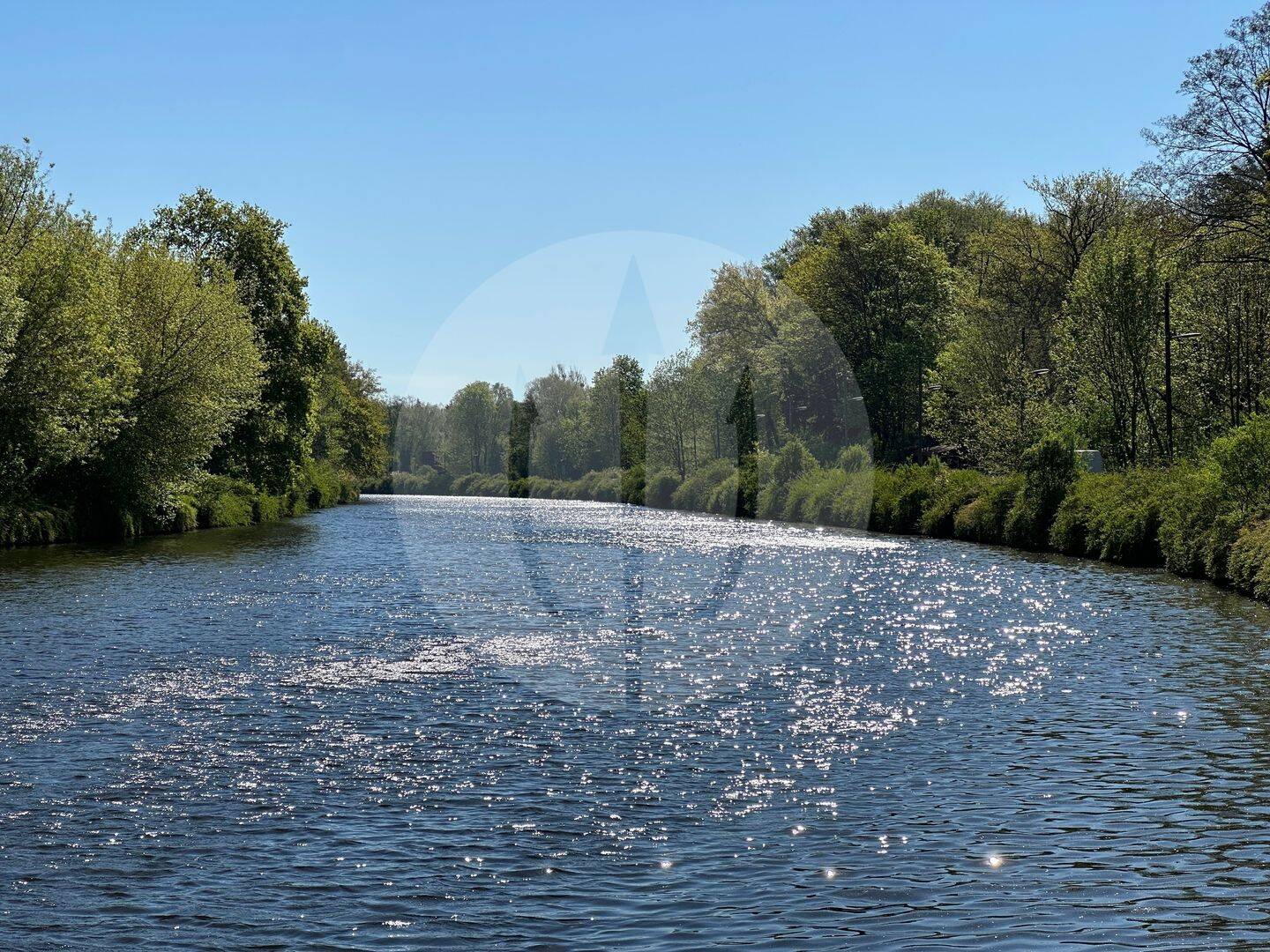 Liegeplatz – ca. 500 m² mit Steganlage und ca. 25 m Hausboot – Gemarkung: Tiergarten, 13627 Berlin (Charlottenburg-Wilmersdorf)