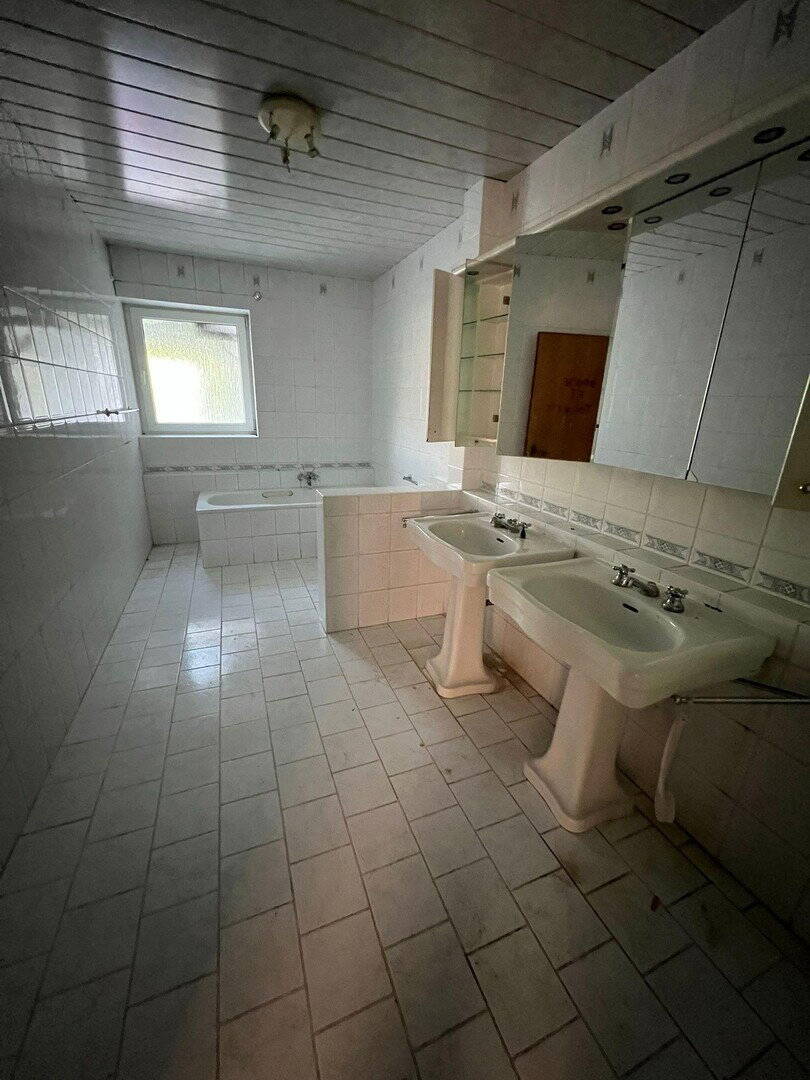 Großzügige 6-Zimmer-Wohnung zur Selbstgestaltung in Obernkirchen, 31683 Obernkirchen